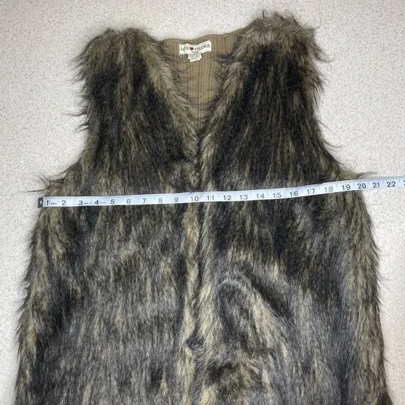 Boutique Faux Fur Vest by Live Change Size XL - Picture 6 of 10